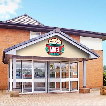 Warrington Motel, J20 M6 Lymm Services Экстерьер фото