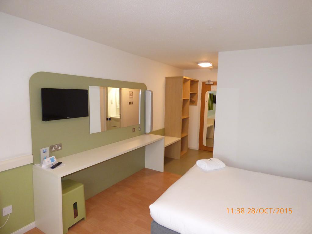 Warrington Motel, J20 M6 Lymm Services Экстерьер фото