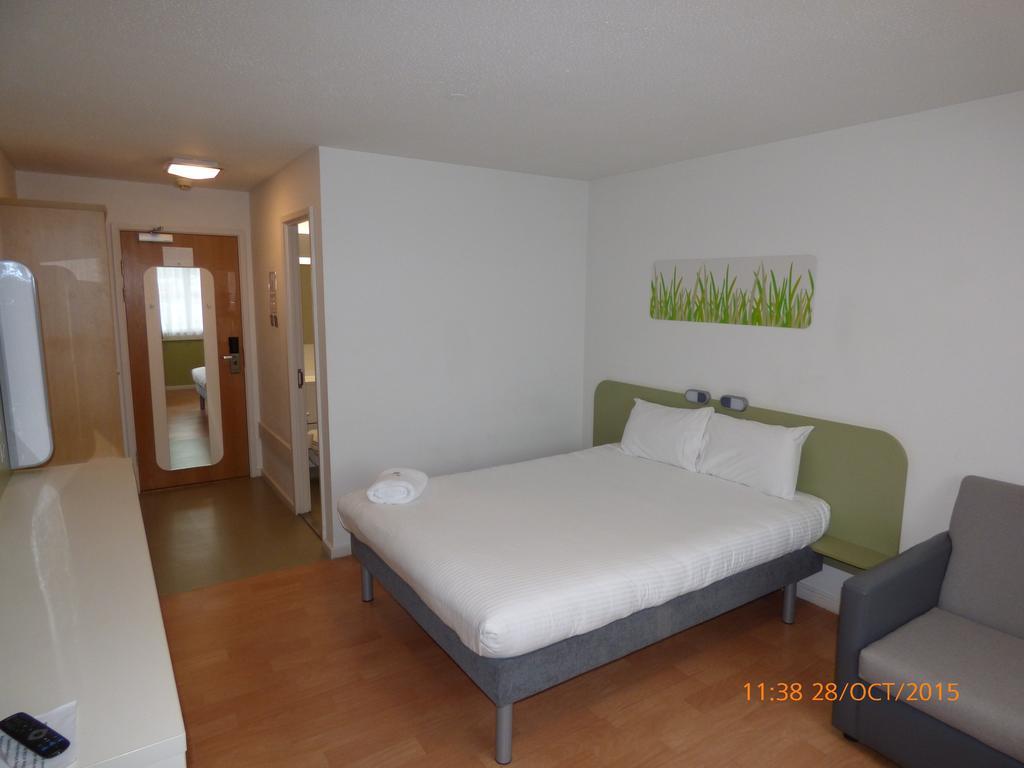 Warrington Motel, J20 M6 Lymm Services Экстерьер фото