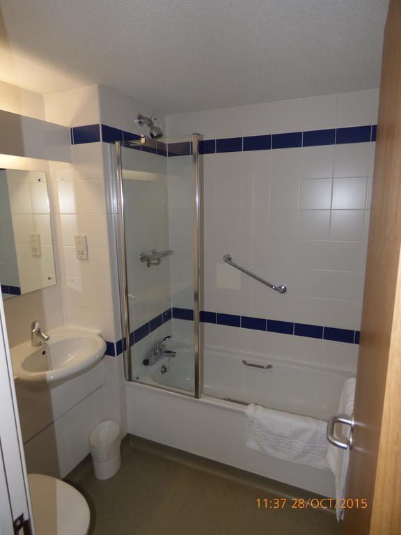 Warrington Motel, J20 M6 Lymm Services Экстерьер фото