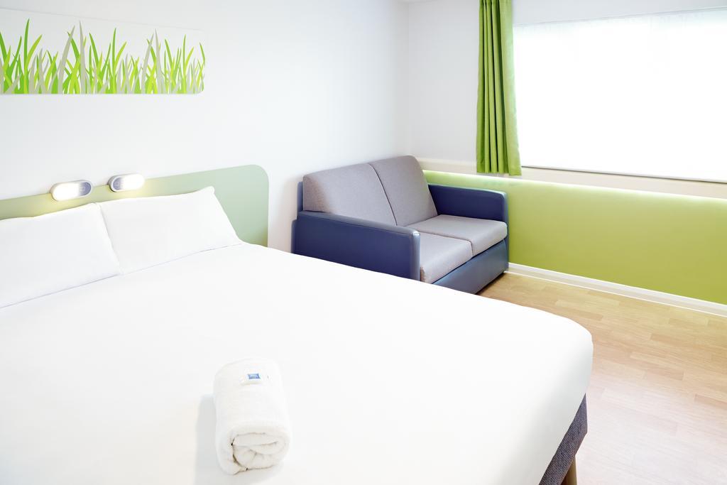 Warrington Motel, J20 M6 Lymm Services Номер фото