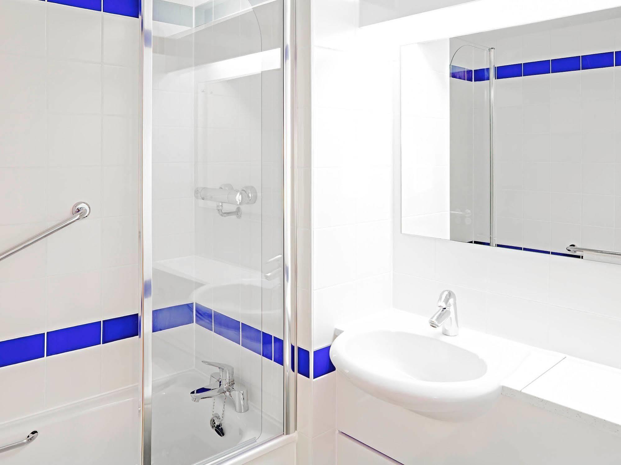 Warrington Motel, J20 M6 Lymm Services Экстерьер фото