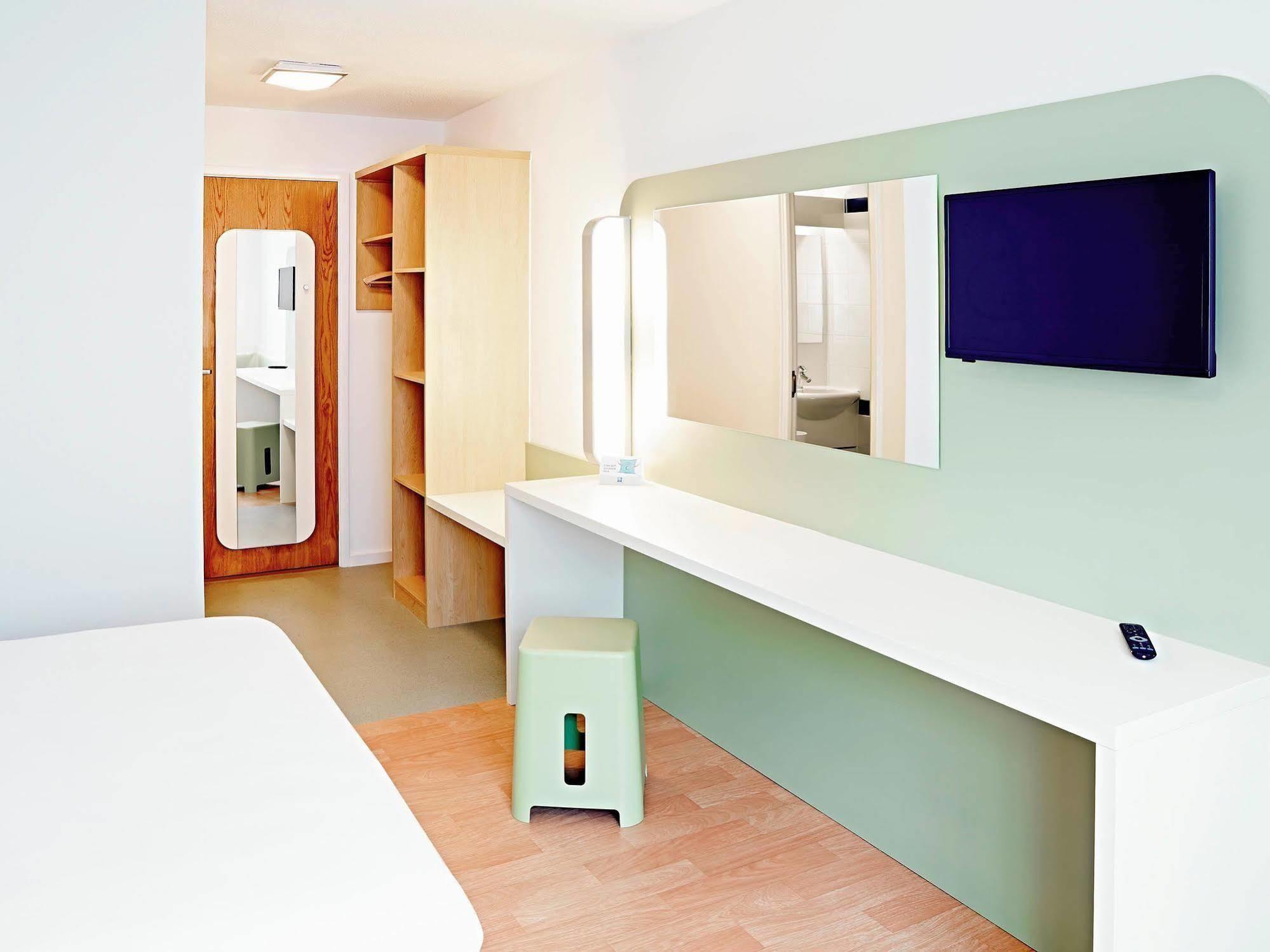 Warrington Motel, J20 M6 Lymm Services Экстерьер фото